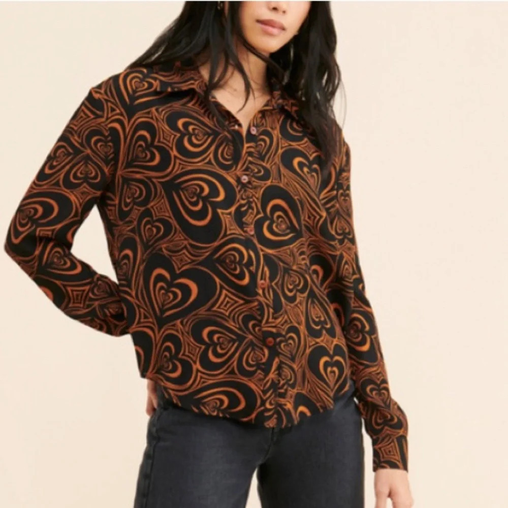 Lisa Says Gah Black and Brown Heart-Print Button-Up Blouse
